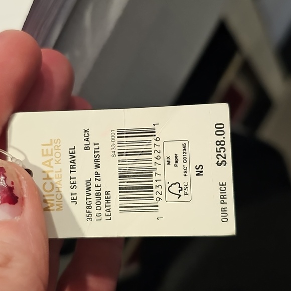 Brand new black michael kors wristlet - Picture 8 of 8